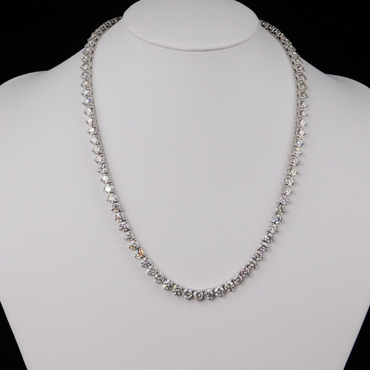 16.5' Tennis necklace in 18K WG with 4-prong crown set (101) round diamonds. D8.60ct.t.w.