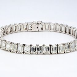 6.25' Tennis bracelet in platinum with 4-prong claw basket set GIA certified G-I/VVS1-VS2 (40) emerald cut diamonds.  D20.03ct.t.w.