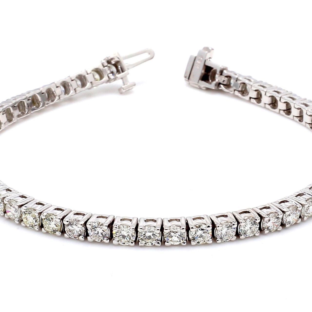 7' Tennis bracelet with 4-prong set (40) round diamonds.  D8.61ct.t.w.