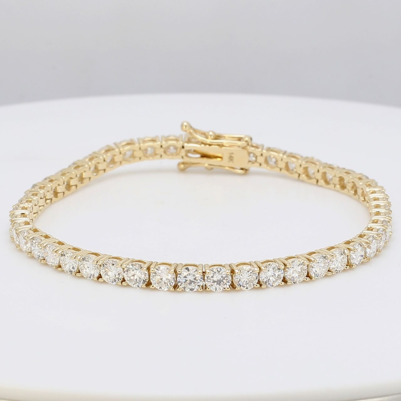 7' Tennis bracelet in yellow gold with 4-prong set round diamonds.  D9.02ct.t.w.