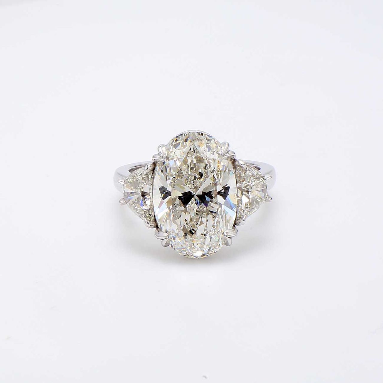 3-stone semi-mount in platinum with 4-prong set half moon diamond sides.  D1.58ct.t.w.