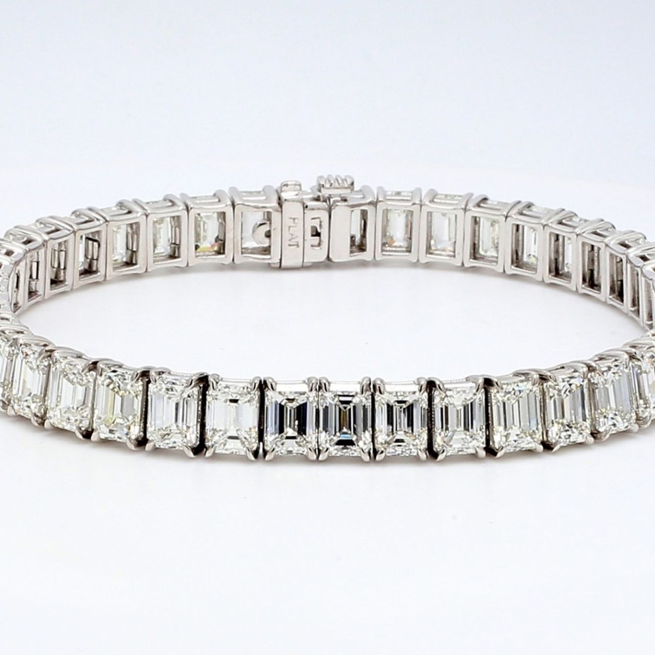 6.25' Tennis bracelet in platinum with 4-prong claw basket set GIA certified G-I/VVS1-VS2 (40) emerald cut diamonds.  D20.03ct.t.w.