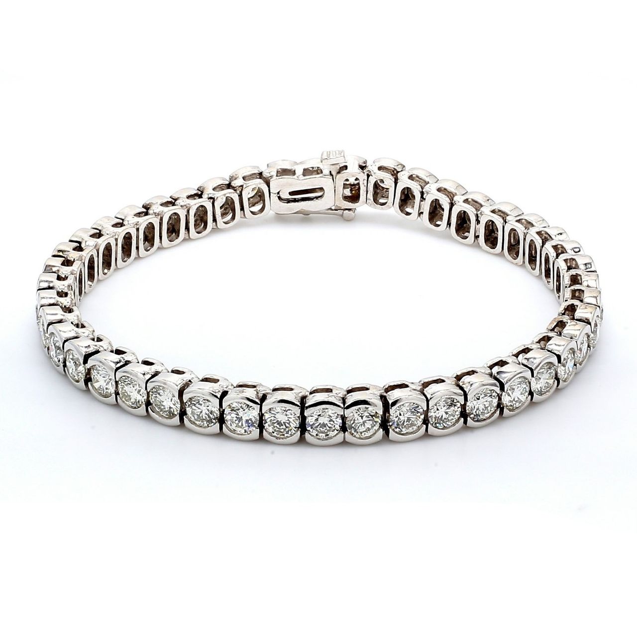 7' Tennis bracelet with round diamonds.  D9.04ct.t.w.
