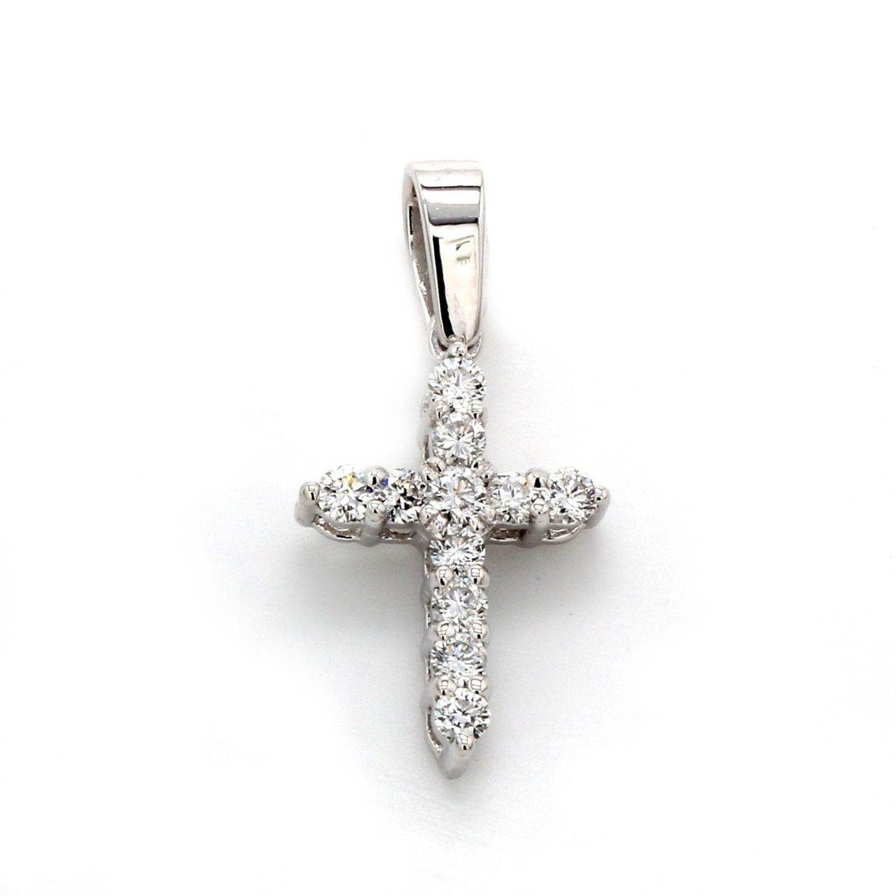 0.75' Cross pendant with prong set round diamonds.  D0.33ct.t.w.