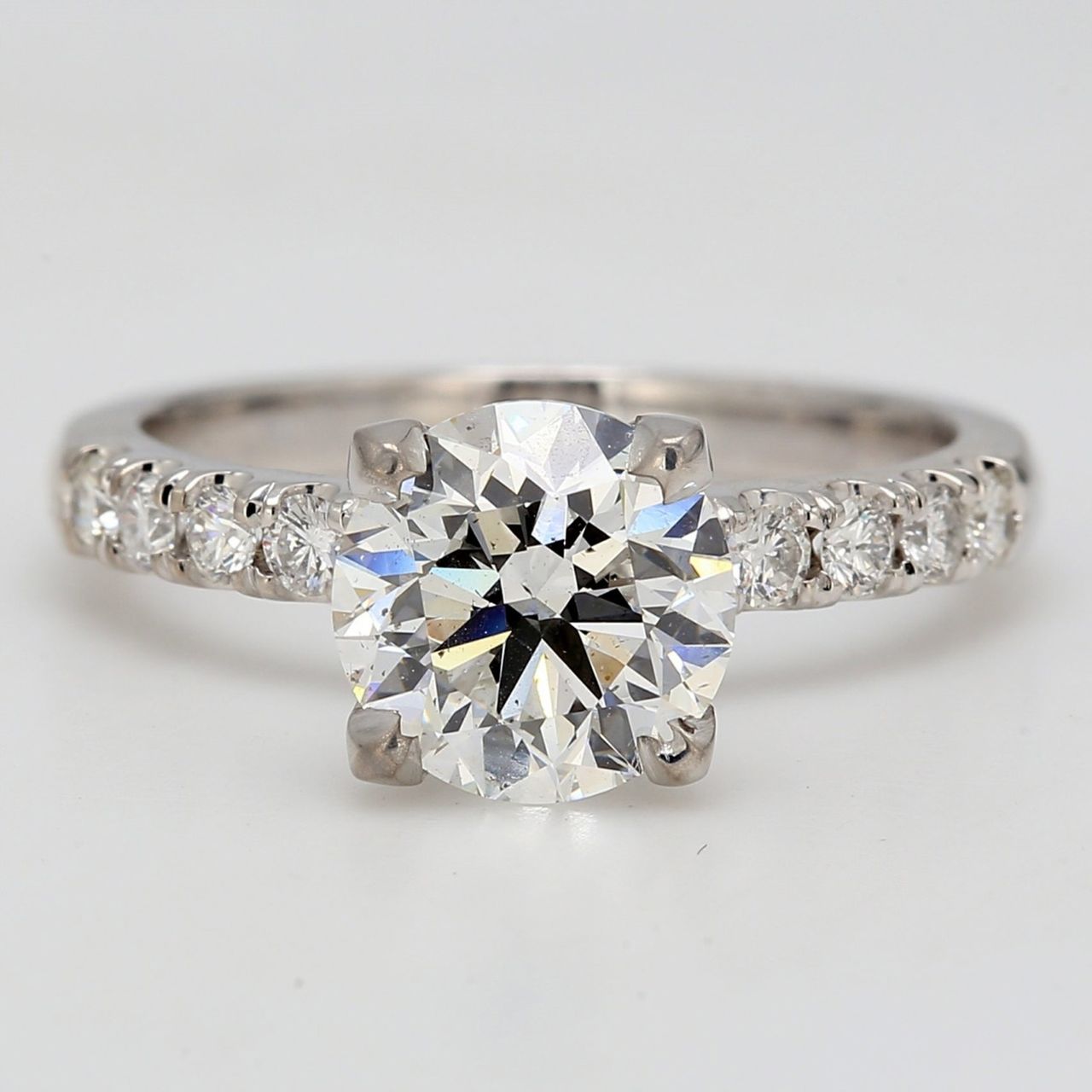 Semi-mount with U-prong set round diamonds.  D0.34ct.t.w.