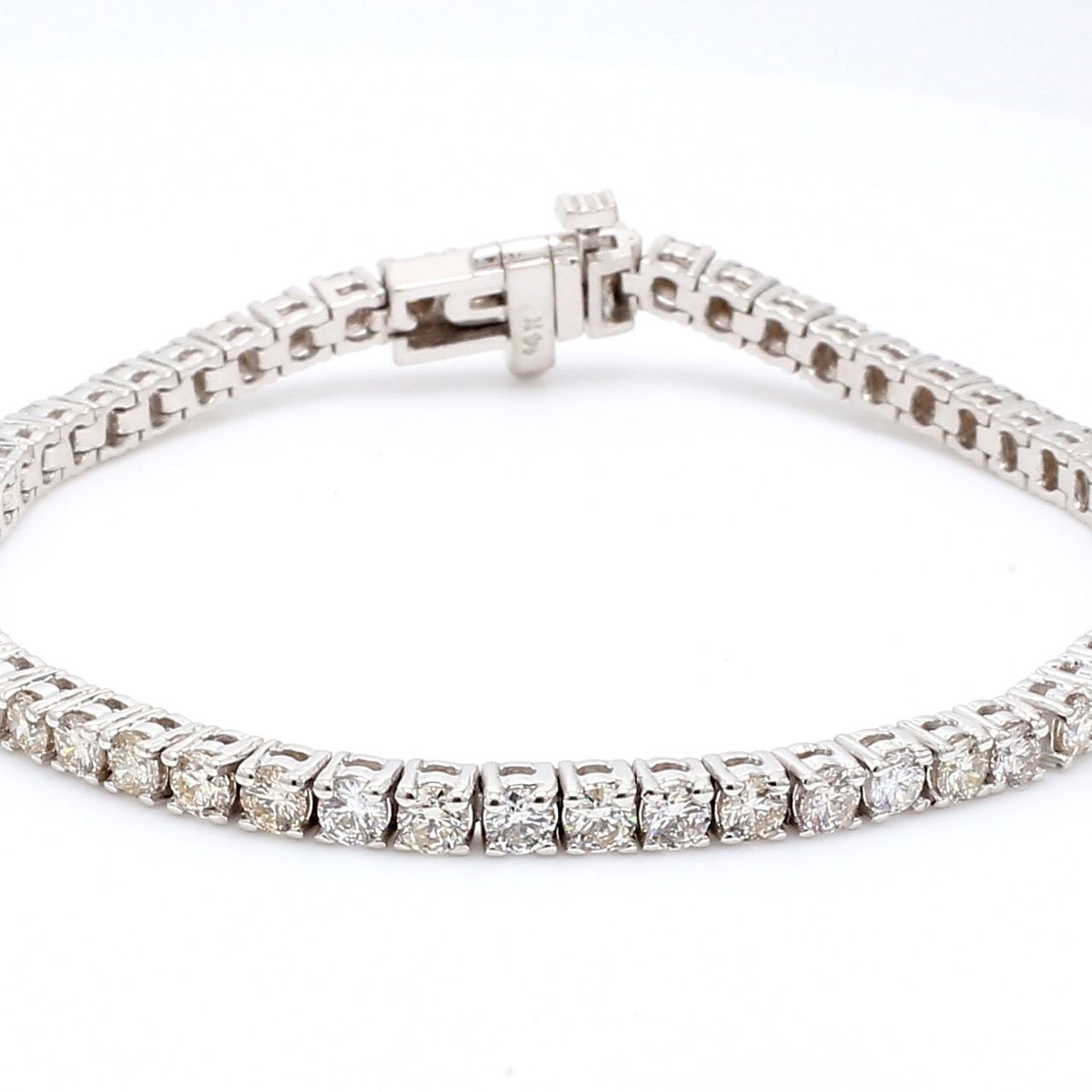 7' Tennis bracelet with (57) round diamonds.  D4.58ct.t.w.