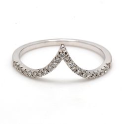 Fashion ring with bezel and 4-prong set round diamonds.  D0.50ct.t.w.
