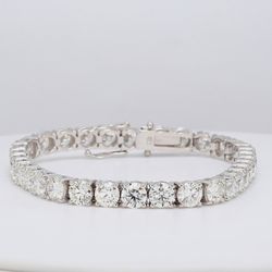 Tennis bracelet in 18K WG with double basket pront set GIA certified H-I/SI1-2 (33) round diamonds.  D16.78ct.t.w.