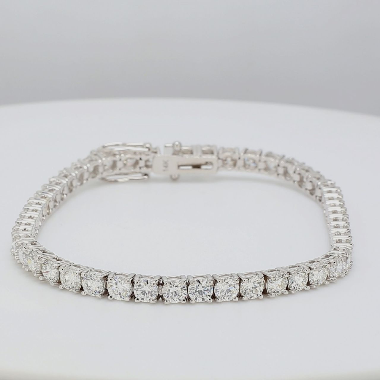 7' Tennis bracelet with 4-prong set round diamonds.  D8.63ct.t.w.