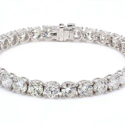 7' Tennis bracelet in platinum with 4-prong set (31) round diamonds.  D20.08ct.t.w.
