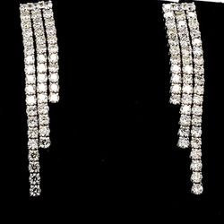 Push back 3-row dangling earring with 4-prong set (90) round diamonds.  D4.26ct.t.w.