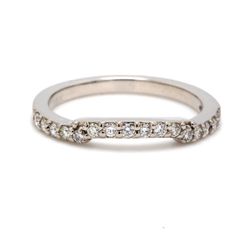 Band with shared prong set round diamonds.  D0.27ct.t.w.