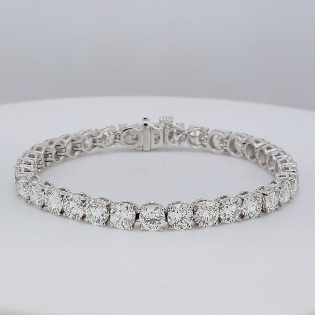 6.75' Tennis bracelet in platinum with 4-prong set GIA certified F-G/SI2 (33) round diamonds.  D16.80ct.t.w.