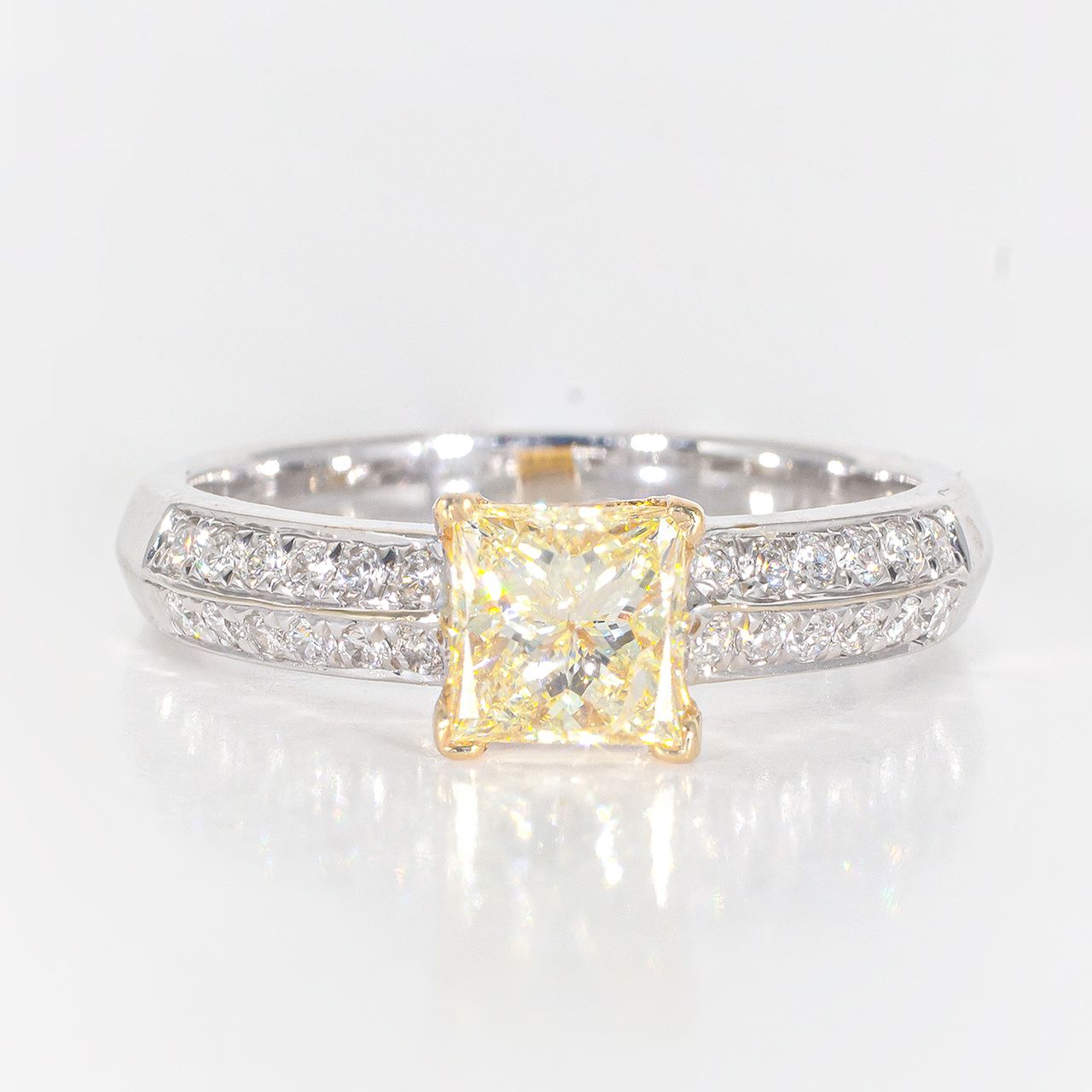 Semi-mount in 18K two-tone with pave set round diamonds.  D0.28ct.t.w.