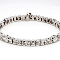 7' Tennis bracelet with round & oval cut diamonds.  D5.86ct.t.w.