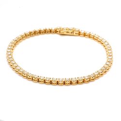 7' Tennis bracelet with crown head prong set (54) round diamonds.  D7.68ct.t.w.