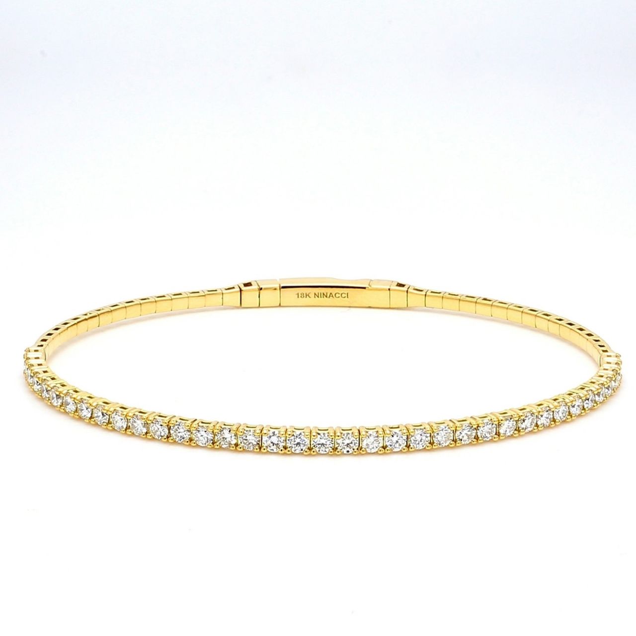Flexible light bangle in 18K gold with pre-set round diamonds.  D1.48ct.t.w.