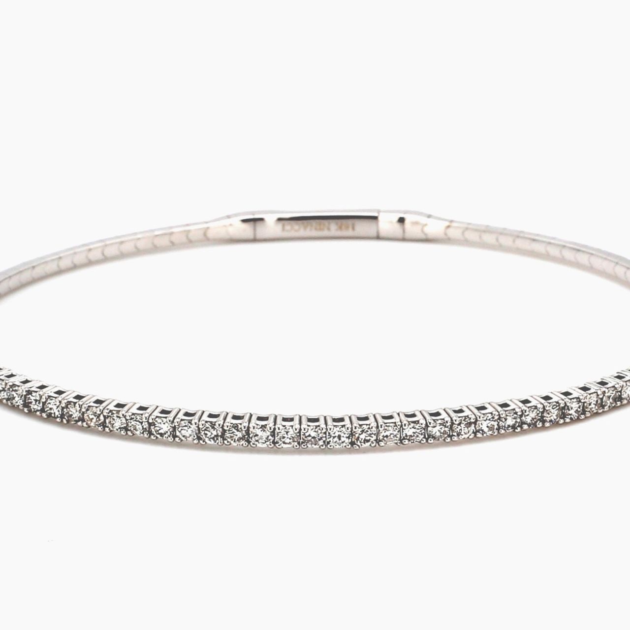 Flexible bangle in 18K WG with pre-set round diamond.  D1.01ct.t.w.