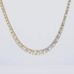 17' Graduating tennis necklace in 18K YG with 4-prong set round diamonds.  D17.82ct.t.w.