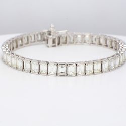 7' Tennis bracelet in platinum with half bezel set I/VVS-VS emerald cut diamonds.  D15.53ct.t.w.