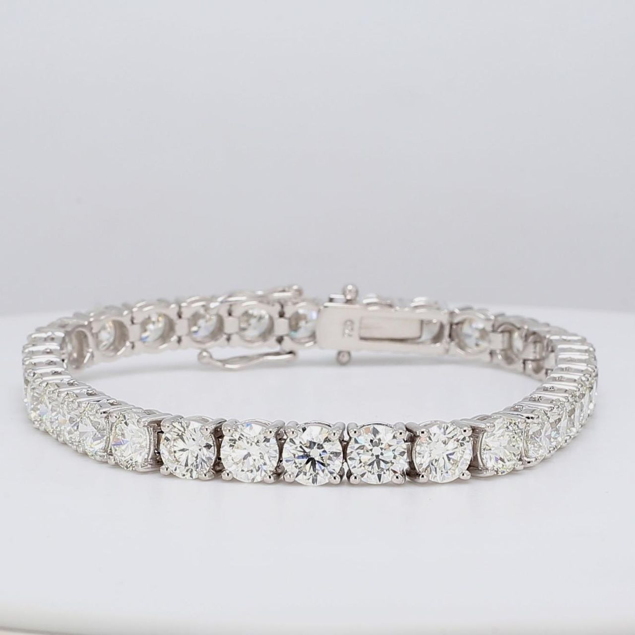 7.25' Tennis bracelet with 4-prong set (48) round diamonds.  D8.94ct.t.w.
