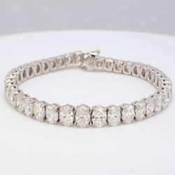 6.5' Graduated tennis bracelet in platinum with basket shared prong set oval diamonds.  D13.41ct.t.w.