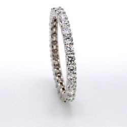 Eternity band with shared U-prong set (29) round diamonds.  D1.00ct.t.w.