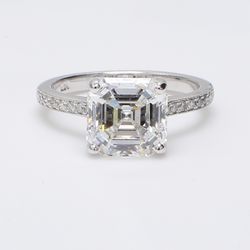 Semi-mount with pave set round diamonds.  D0.30ct.t.w.