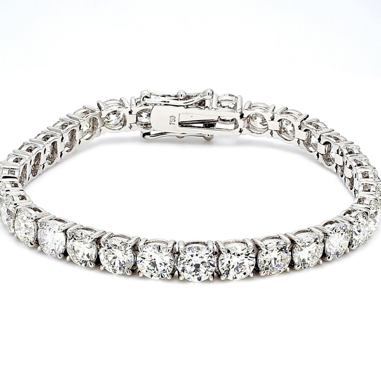 7.5' Tennis bracelet in 18K WG with 4-prong set round diamonds.  D19.35ct.t.w.