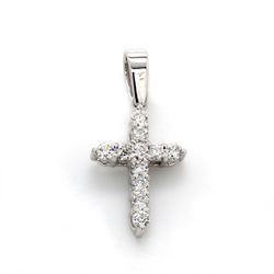 0.75' Cross pendant with prong set round diamonds.  D0.33ct.t.w.