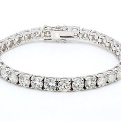 7' Tennis bracelet with 4-prong set round diamonds.  D9.30ct.t.w.