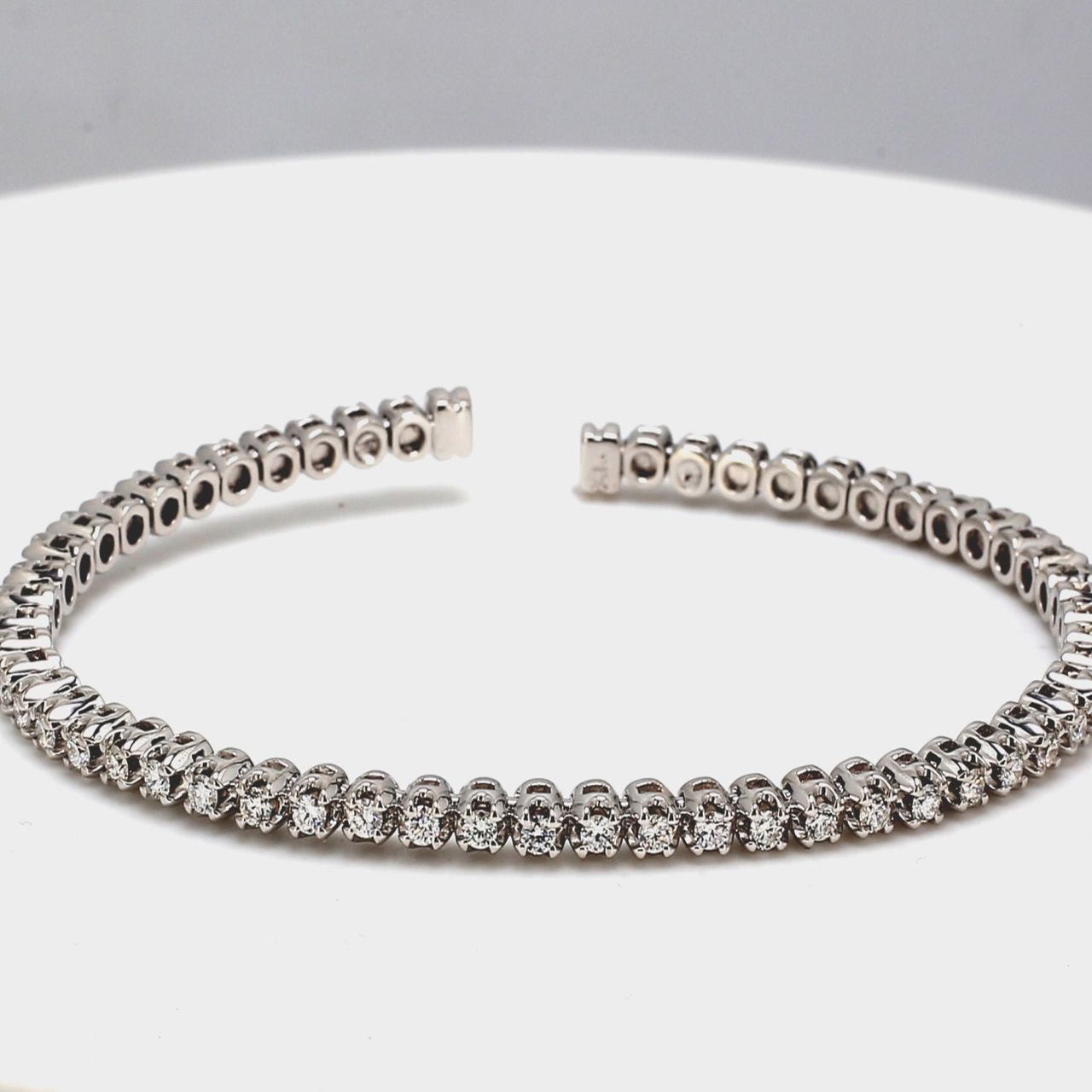 Open flex bangle in yellow gold with 4-prong basket set round diamonds.  D1.56ct.t.w.