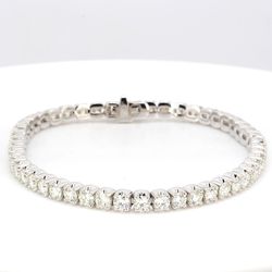 7' Tennis bracelet with 4-prong set round diamonds.  D7.63ct.t.w.