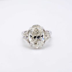 3-stone semi-mount in platinum with 4-prong set half moon diamond sides.  D1.58ct.t.w.