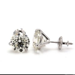 Screw back style stud earrings with 3-prong set round diamonds.  D4.01ct.t.w.