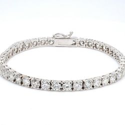 7' Tennis bracelet with 4-prong set round diamonds.  D10.31ct.t.w.