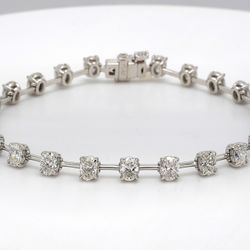 7' Bar style tennis bracelet in platinum with prong set (24) oval diamonds.  D5.75ct.t.w.