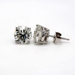 Push back stud earrings with 4-prong set USA certified F-G/SI2-SI3 round diamonds.  D1.55ct.t.w.