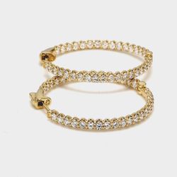 1.25' Inside out hoop earrings in yellow gold with shared U-prong set round diamonds.  D1.98ct.t.w.