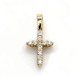 0.75' Cross pendant in 14K YG with prong set round diamonds.  D0.33ct.t.w.